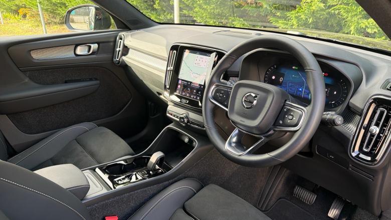 Volvo XC40 2.0 B3P Plus Black Edition 5dr Auto Petrol Estate